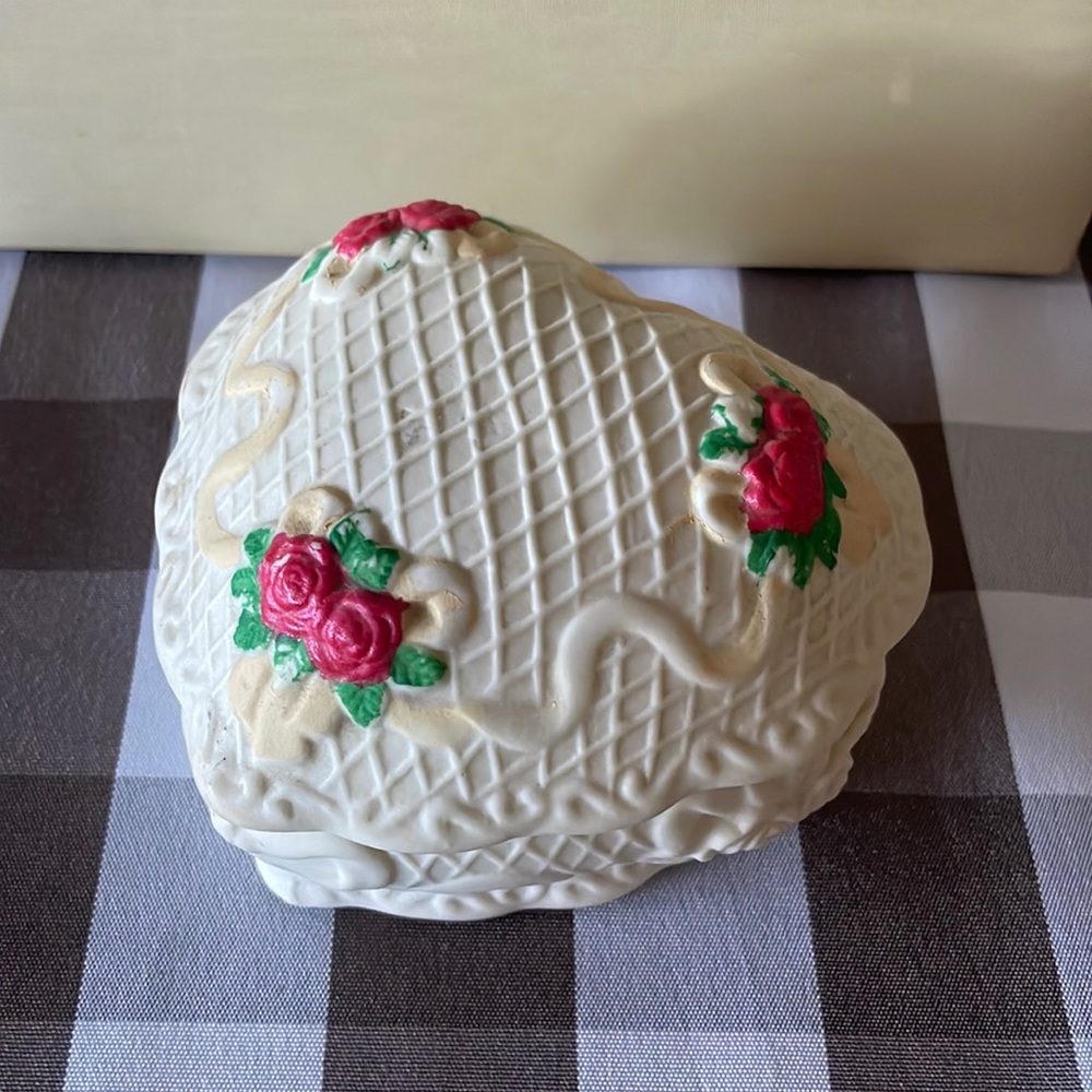 Vintage Rose Heart Shaped Box Trinket Jewelry Floral